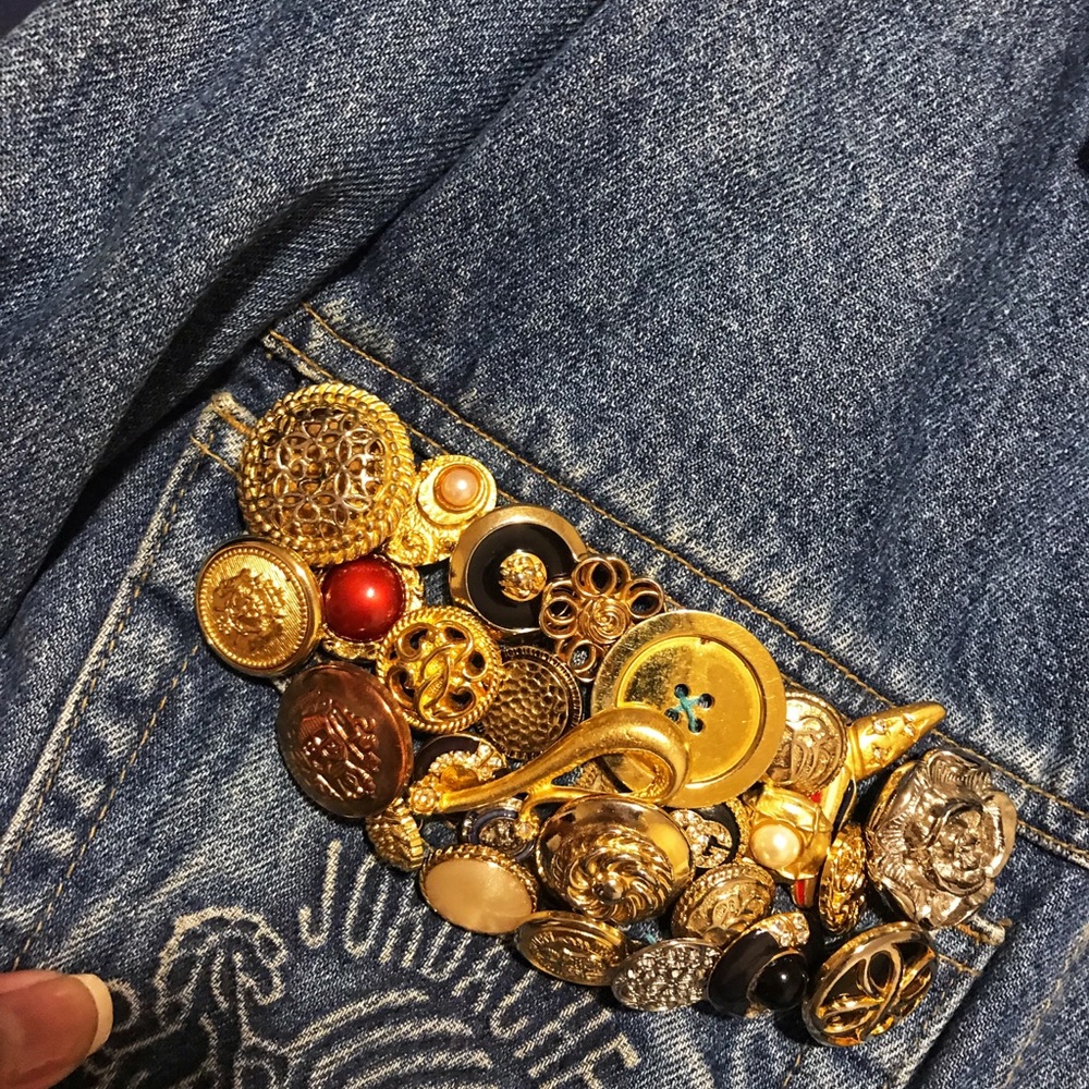 Oversized vintage button collage denim jacket - Picture 4 of 6